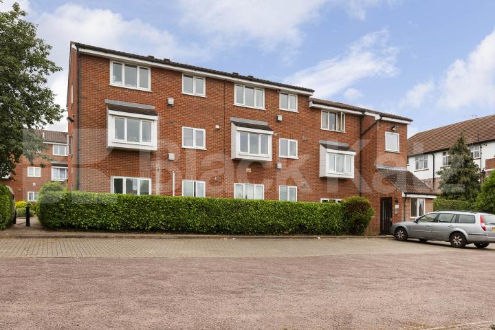 Spacious one bedroom property within a private development Cambridge Gardens, Muswell Hill